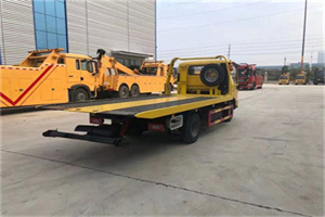 阿克苏非事故拖车