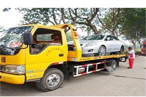 阿克苏附近24小时汽车拖车服务热线